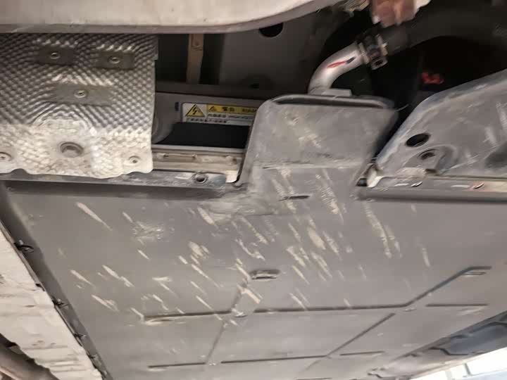 Фото 13 - Denza D9