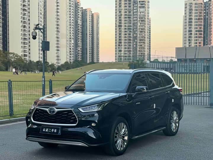 Фото 1 - Toyota Highlander