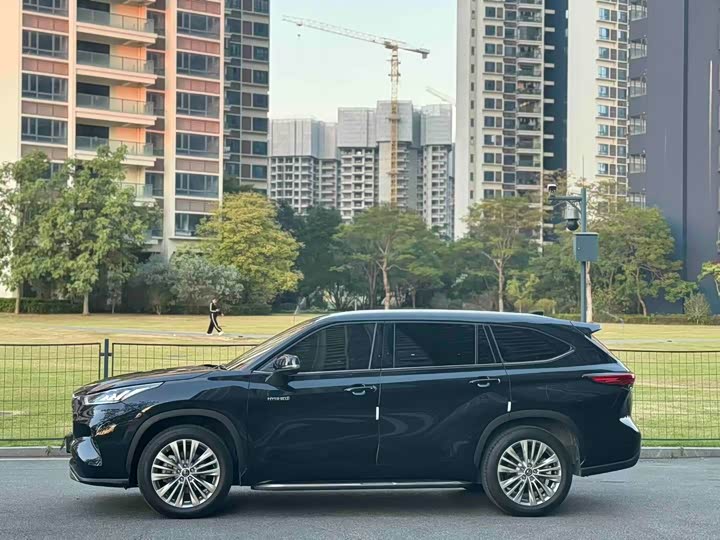 Фото 2 - Toyota Highlander