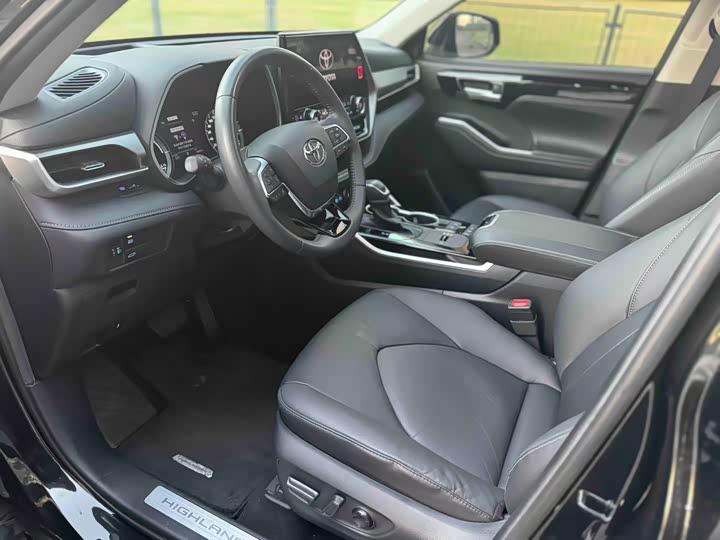 Фото 4 - Toyota Highlander