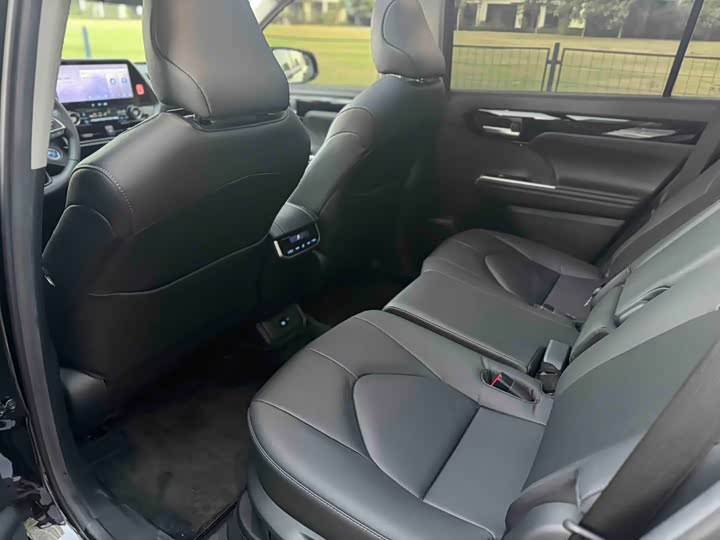 Фото 6 - Toyota Highlander