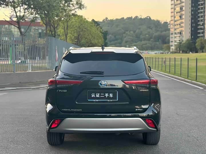 Фото 8 - Toyota Highlander