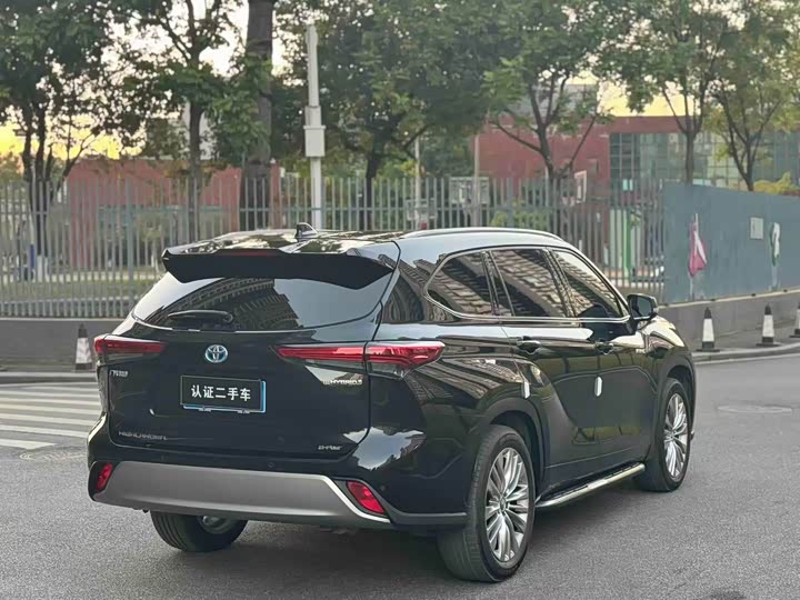 Фото 9 - Toyota Highlander