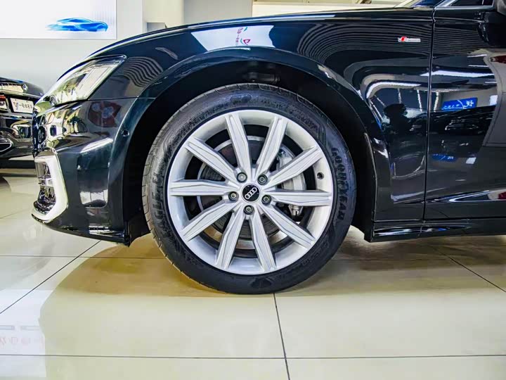 Фото 10 - Audi A6L