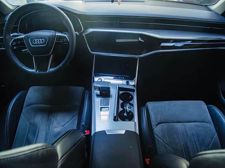 Фото 7 - Audi A6L