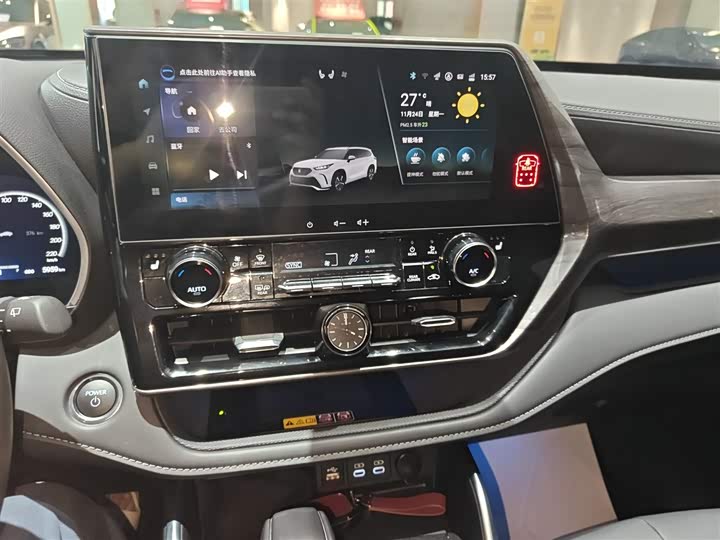 Фото 13 - Toyota Crown Kluger