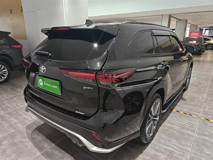 Фото 7 - Toyota Crown Kluger