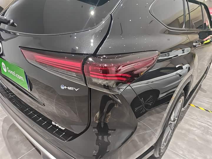 Фото 8 - Toyota Crown Kluger