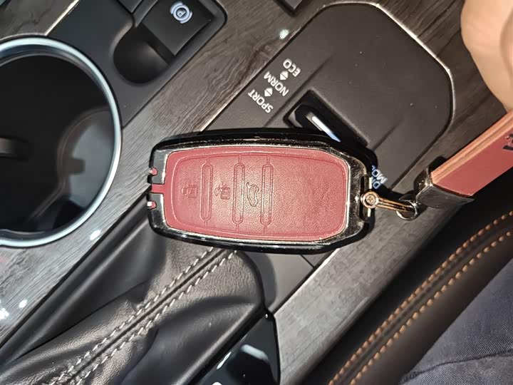 Фото 9 - Toyota Crown Kluger