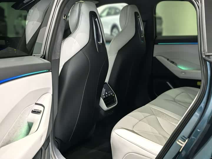 Фото 12 - XPeng P7