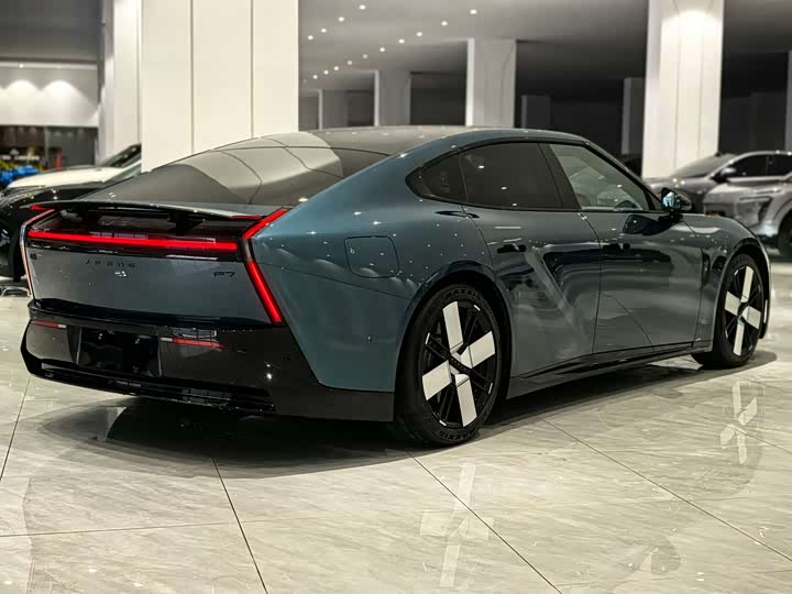 Фото 4 - XPeng P7