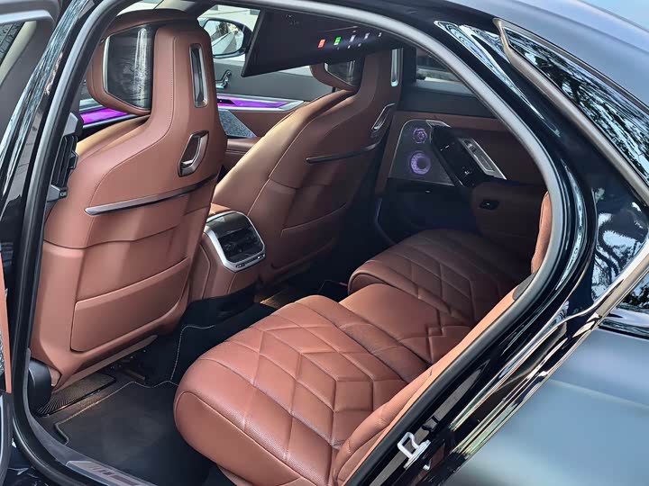 Фото 10 - BMW i7