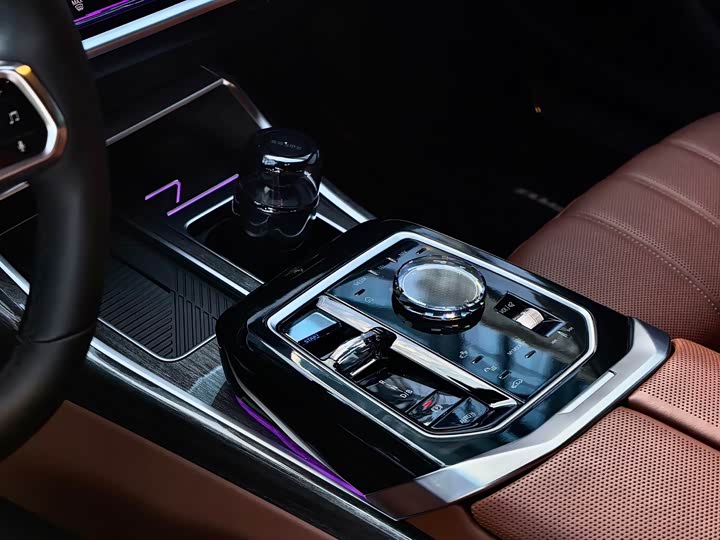 Фото 14 - BMW i7