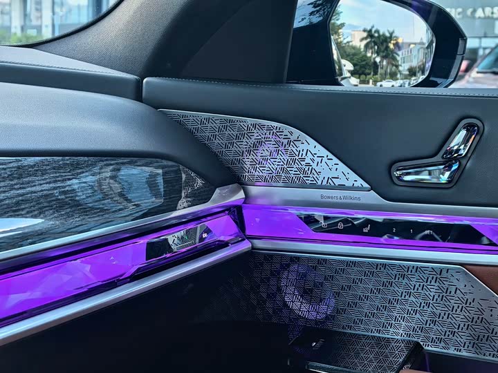 Фото 15 - BMW i7