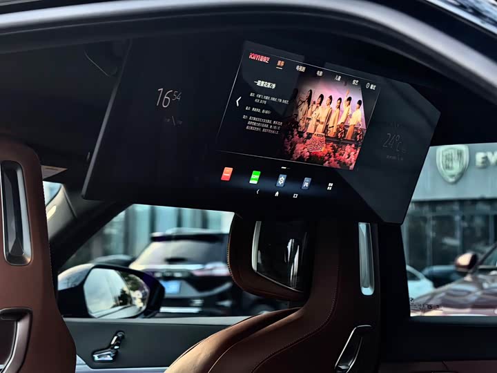 Фото 16 - BMW i7