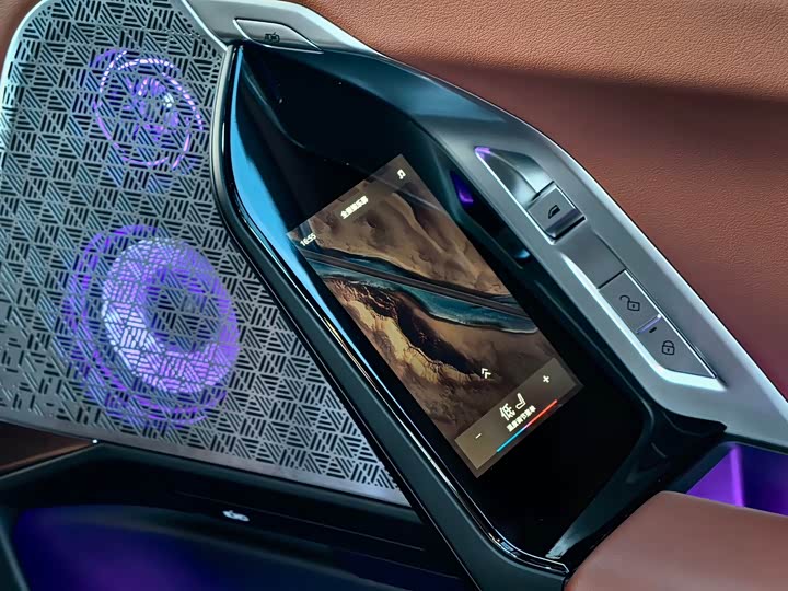 Фото 17 - BMW i7