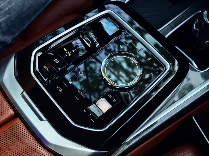 Фото 20 - BMW i7