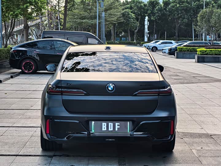 Фото 5 - BMW i7