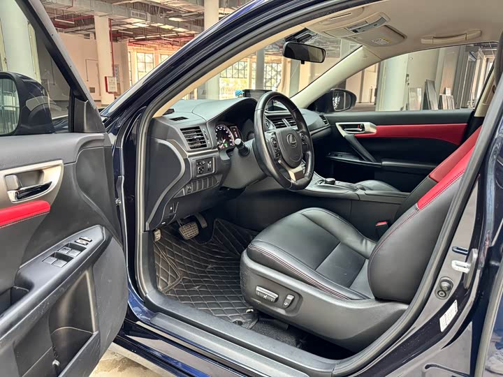 Фото 4 - Lexus CT 200h