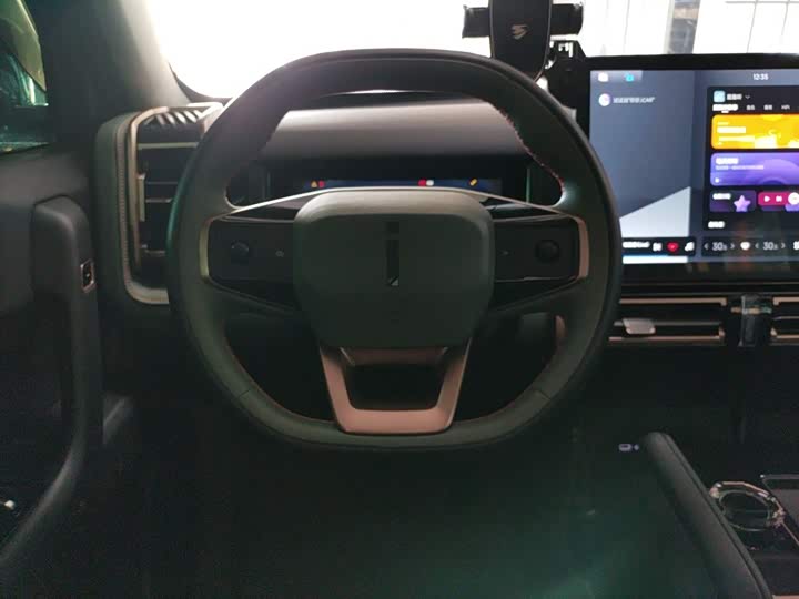 Фото 3 - Chery iCar 03