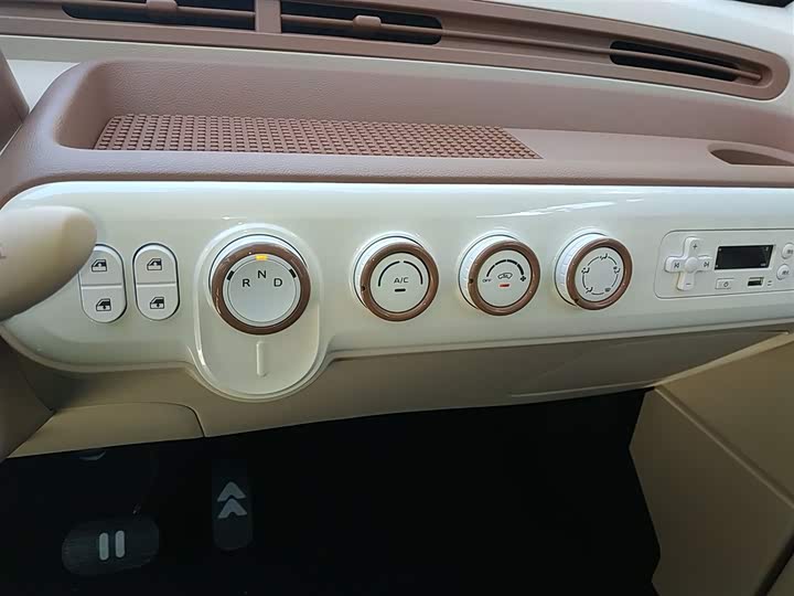 Фото 13 - Bestune Pony