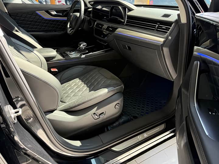 Фото 12 - Hongqi HS5