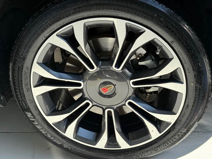 Фото 8 - Hongqi HS5