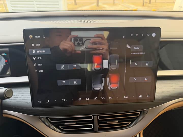 Фото 17 - Denza D9