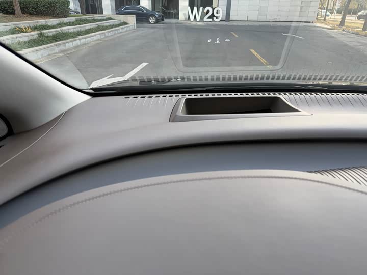 Фото 19 - Denza D9