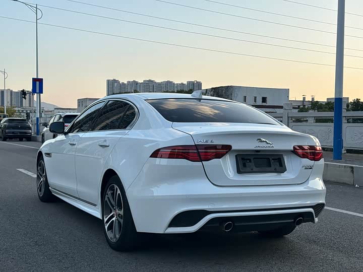 Фото 7 - Jaguar XE L