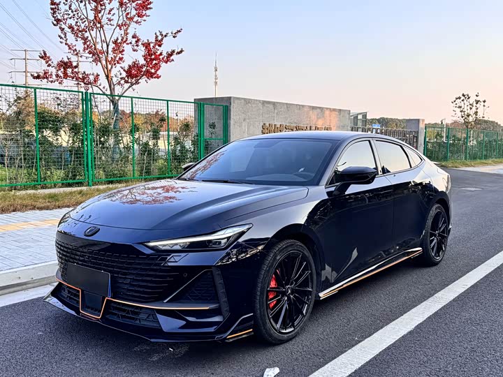 Фото 1 - Changan UNI-V