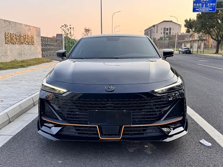 Фото 2 - Changan UNI-V