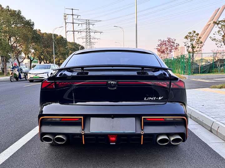 Фото 6 - Changan UNI-V