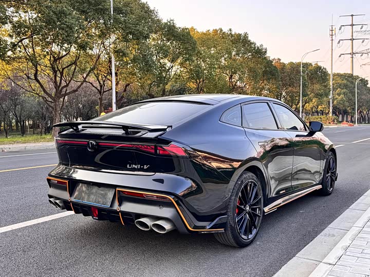 Фото 7 - Changan UNI-V