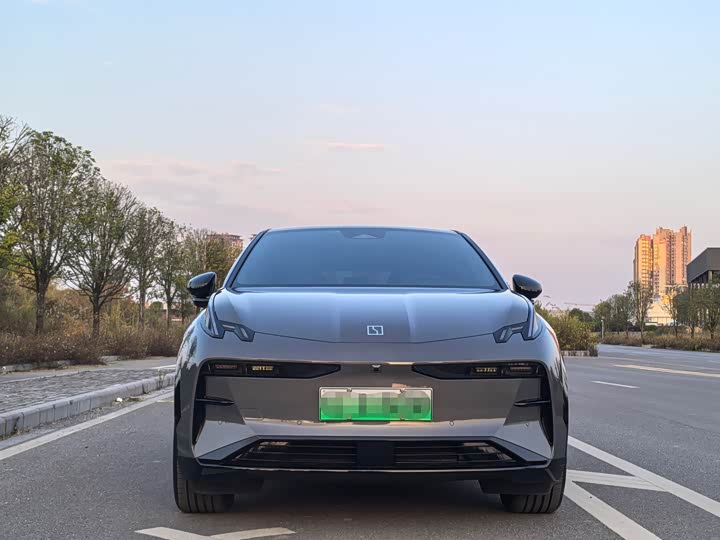 Фото 2 - Zeekr X