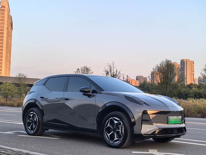 Фото 3 - Zeekr X