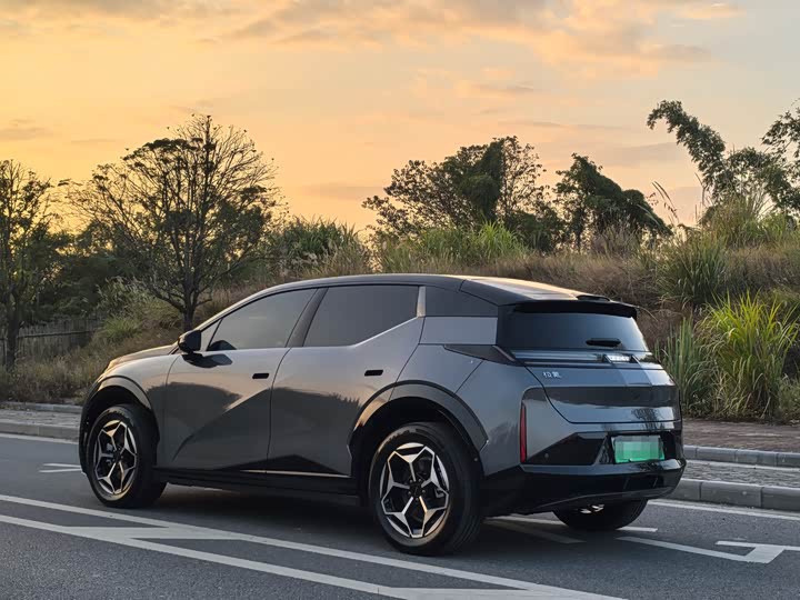 Фото 4 - Zeekr X