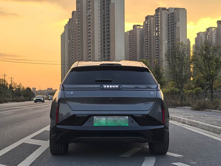 Фото 5 - Zeekr X