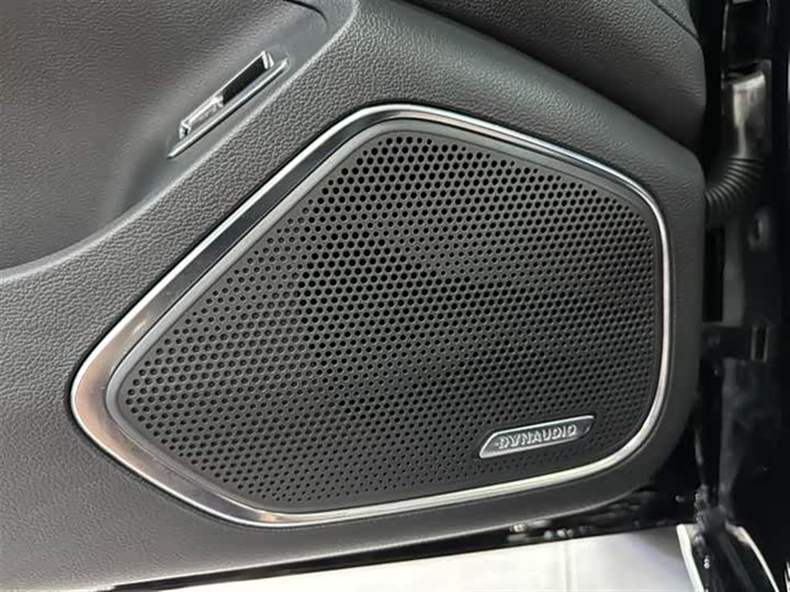 Фото 9 - Hongqi H5