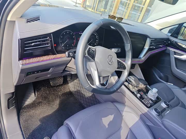 Фото 3 - Volkswagen Touareg