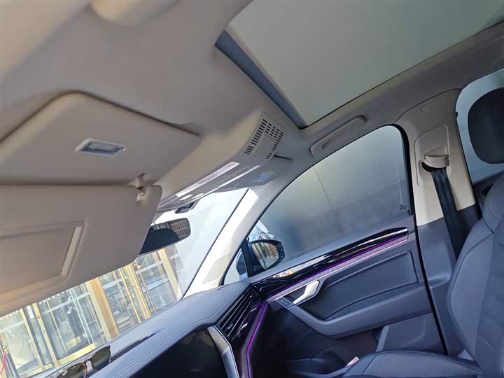 Фото 9 - Volkswagen Touareg