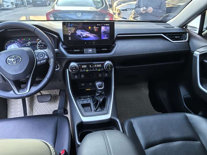 Фото 6 - Toyota RAV4