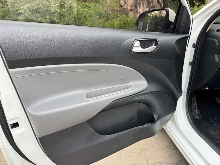 Фото 14 - Kia Pegas