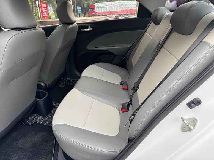 Фото 23 - Kia Pegas