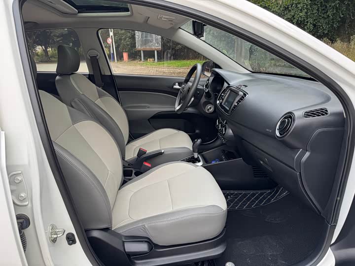 Фото 24 - Kia Pegas