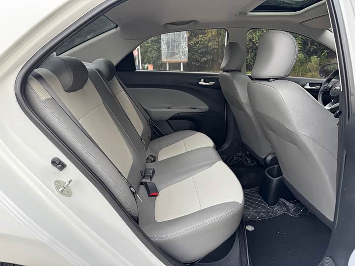 Фото 25 - Kia Pegas