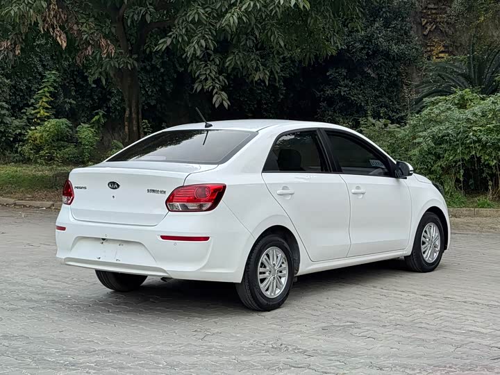 Фото 6 - Kia Pegas