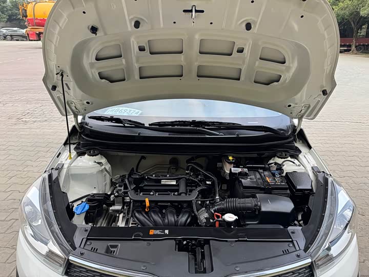 Фото 9 - Kia Pegas