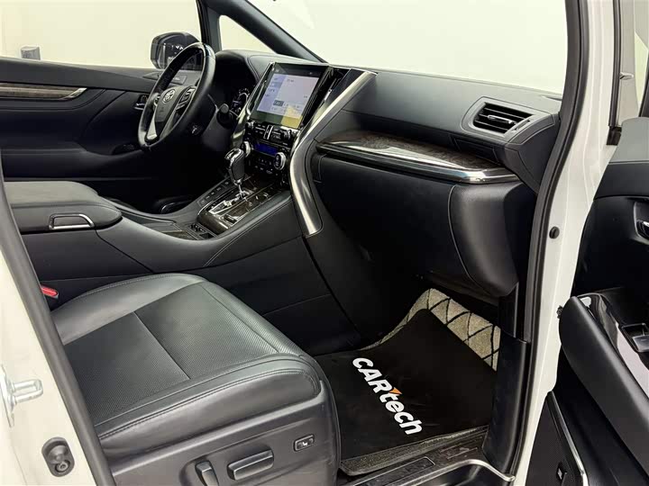 Фото 18 - Toyota Alphard