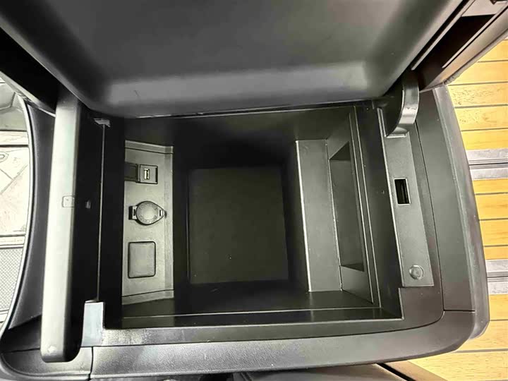 Фото 24 - Toyota Alphard